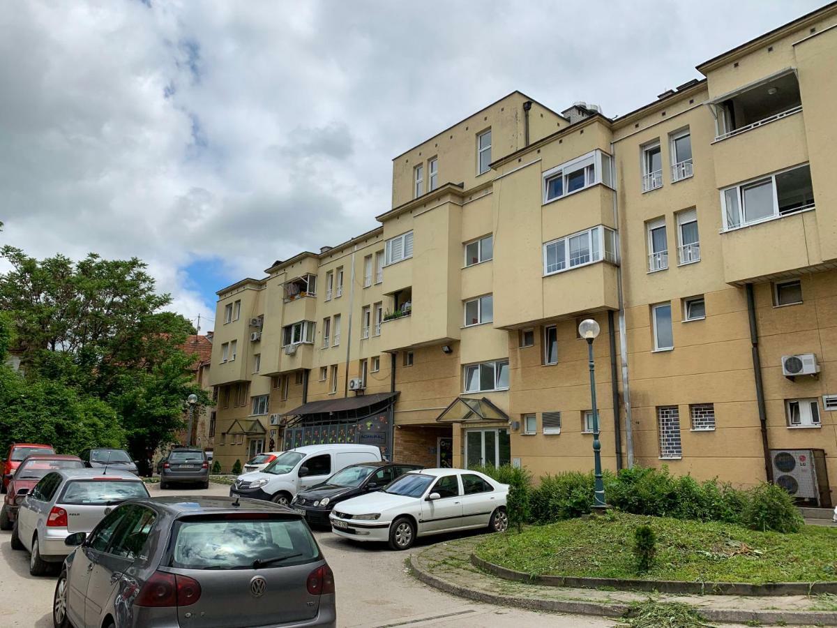Apartment Teatar טוזלה מראה חיצוני תמונה